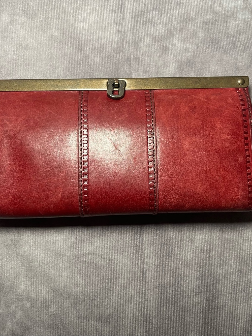 Fossil genuine leather turn lock full size wallet red brown